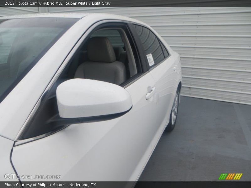 Super White / Light Gray 2013 Toyota Camry Hybrid XLE