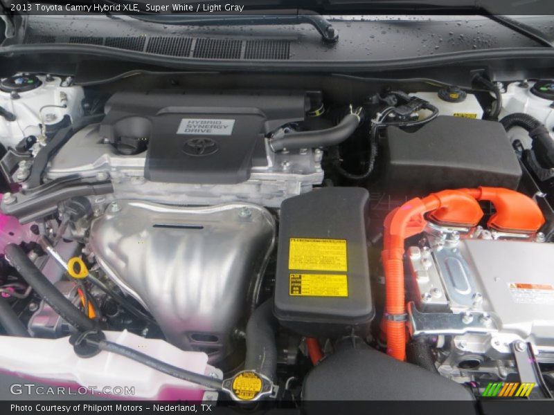 Super White / Light Gray 2013 Toyota Camry Hybrid XLE