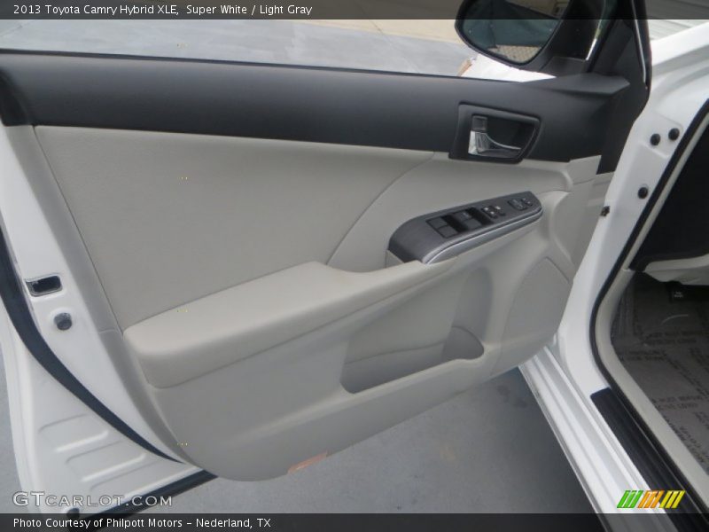 Super White / Light Gray 2013 Toyota Camry Hybrid XLE