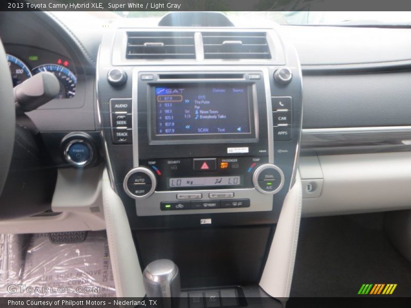 Super White / Light Gray 2013 Toyota Camry Hybrid XLE