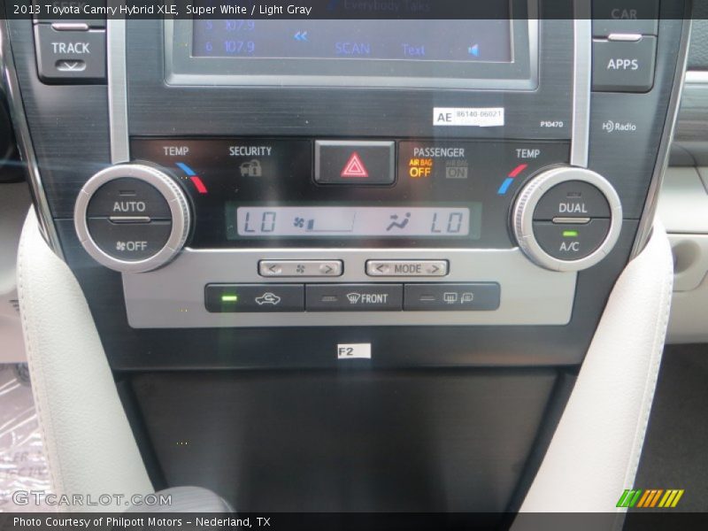 Super White / Light Gray 2013 Toyota Camry Hybrid XLE
