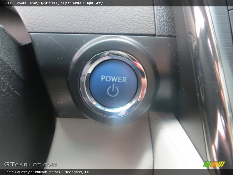 Super White / Light Gray 2013 Toyota Camry Hybrid XLE