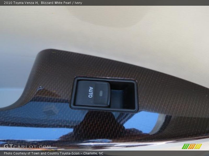 Blizzard White Pearl / Ivory 2010 Toyota Venza I4