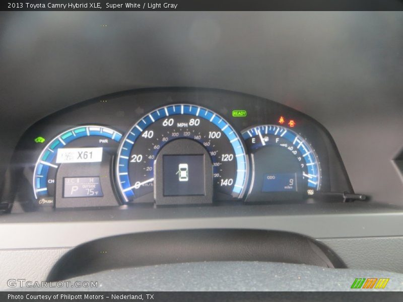 Super White / Light Gray 2013 Toyota Camry Hybrid XLE