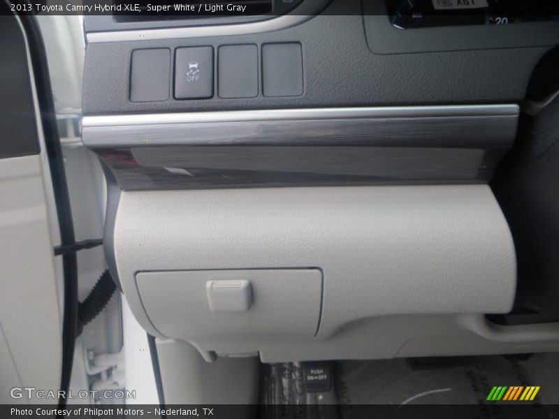 Super White / Light Gray 2013 Toyota Camry Hybrid XLE