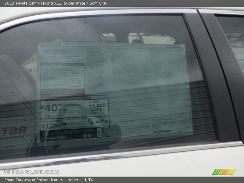 Super White / Light Gray 2013 Toyota Camry Hybrid XLE