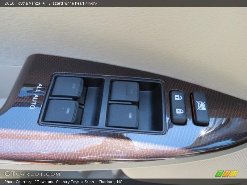 Blizzard White Pearl / Ivory 2010 Toyota Venza I4