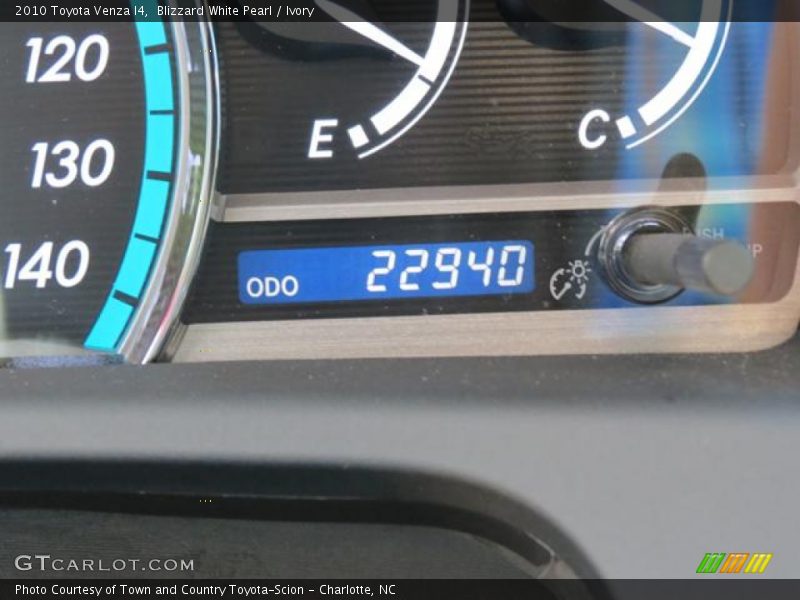 Blizzard White Pearl / Ivory 2010 Toyota Venza I4