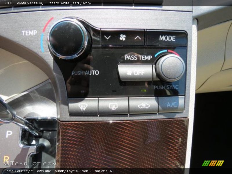 Blizzard White Pearl / Ivory 2010 Toyota Venza I4