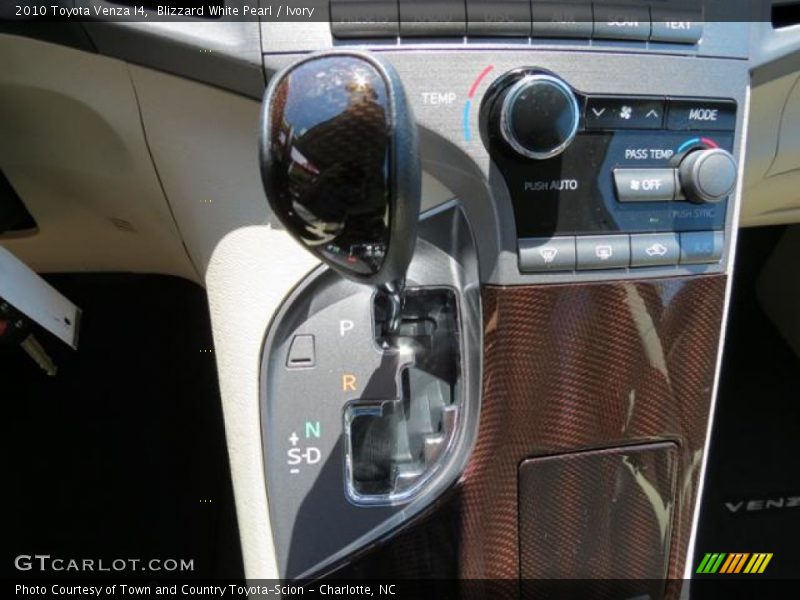 Blizzard White Pearl / Ivory 2010 Toyota Venza I4