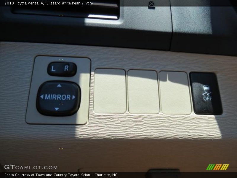 Blizzard White Pearl / Ivory 2010 Toyota Venza I4