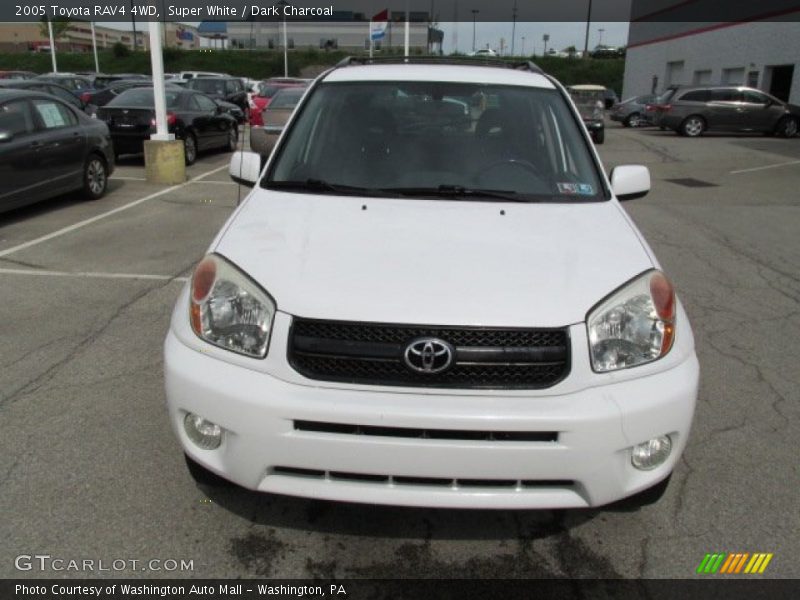 Super White / Dark Charcoal 2005 Toyota RAV4 4WD