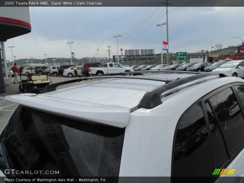 Super White / Dark Charcoal 2005 Toyota RAV4 4WD