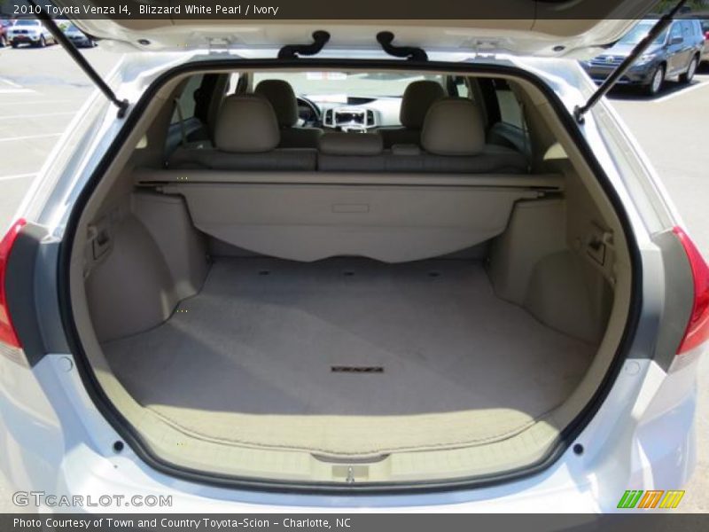 Blizzard White Pearl / Ivory 2010 Toyota Venza I4