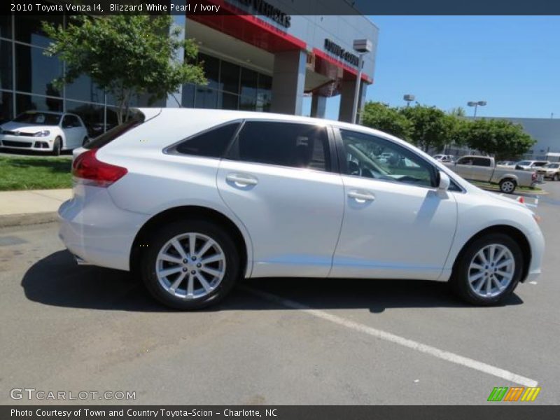 Blizzard White Pearl / Ivory 2010 Toyota Venza I4