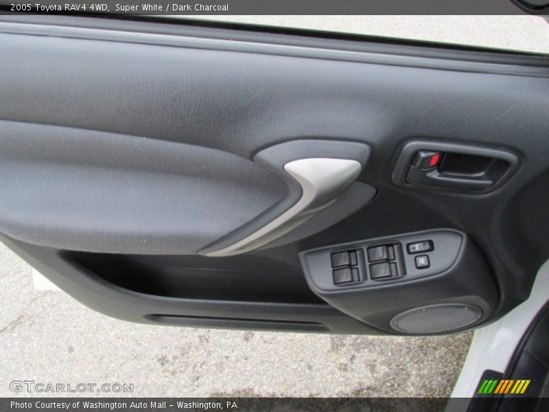 Super White / Dark Charcoal 2005 Toyota RAV4 4WD