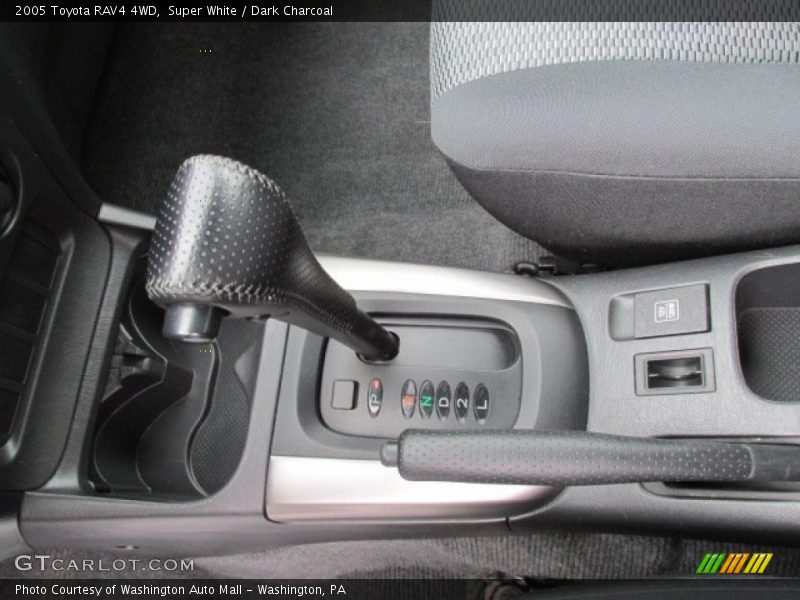 Super White / Dark Charcoal 2005 Toyota RAV4 4WD