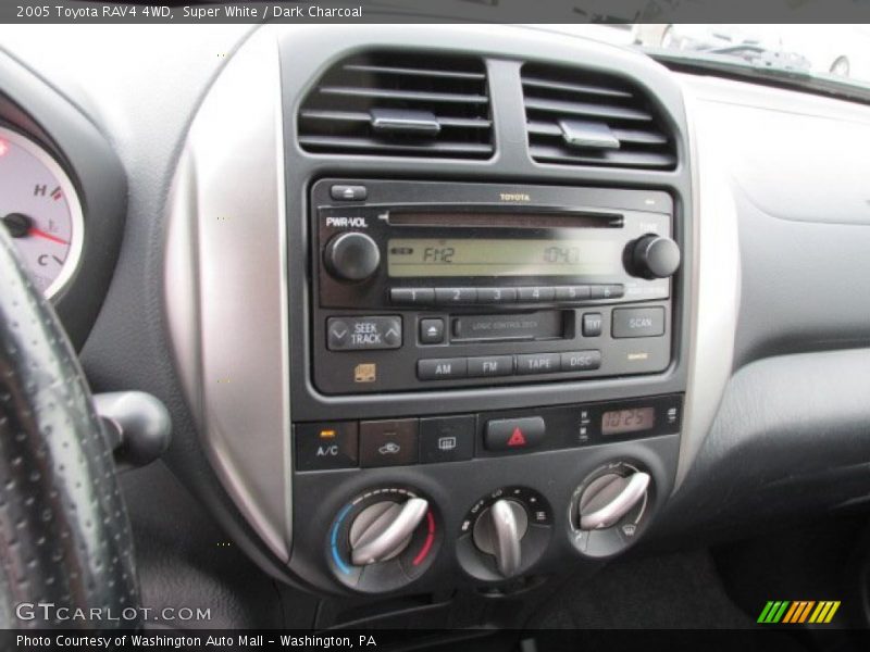 Super White / Dark Charcoal 2005 Toyota RAV4 4WD