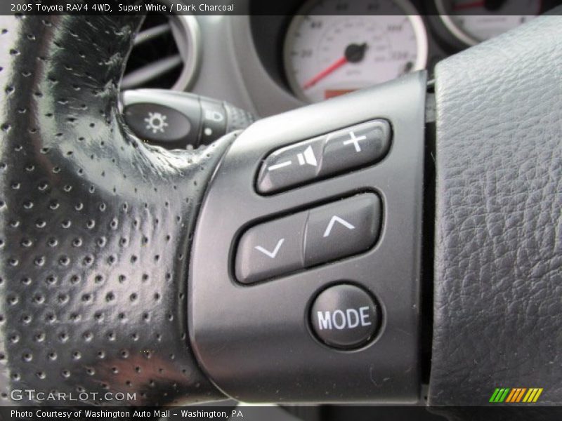 Super White / Dark Charcoal 2005 Toyota RAV4 4WD