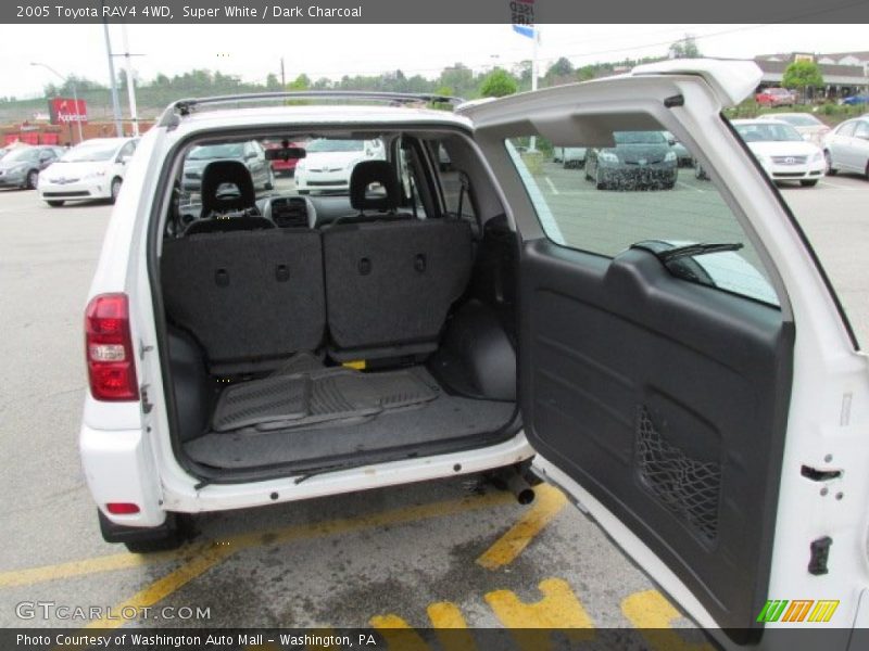 Super White / Dark Charcoal 2005 Toyota RAV4 4WD