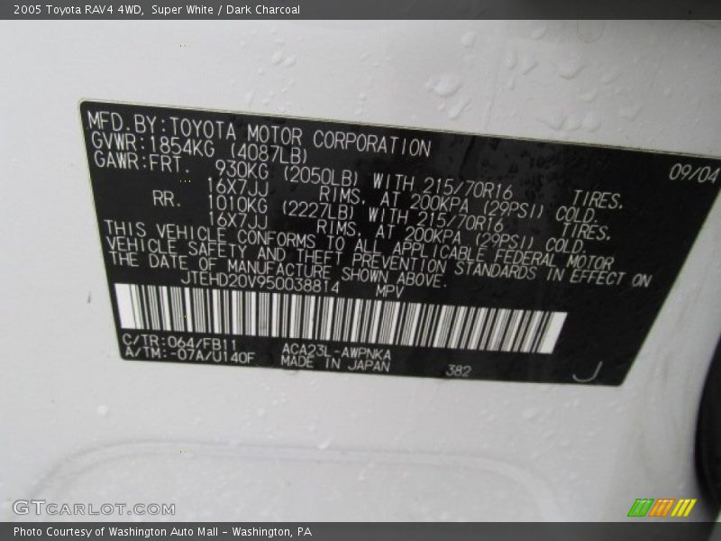 Super White / Dark Charcoal 2005 Toyota RAV4 4WD