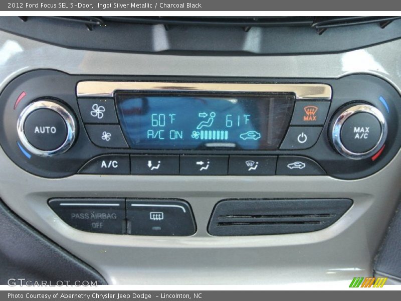 Controls of 2012 Focus SEL 5-Door
