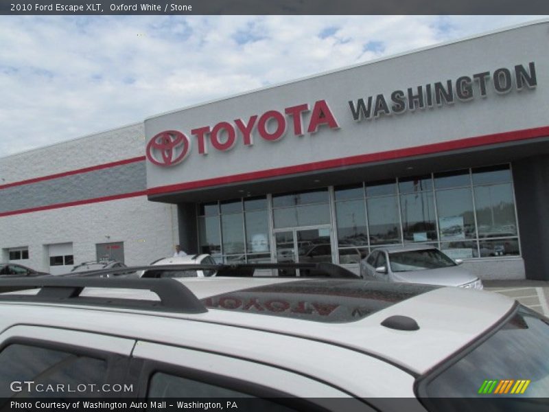 Oxford White / Stone 2010 Ford Escape XLT