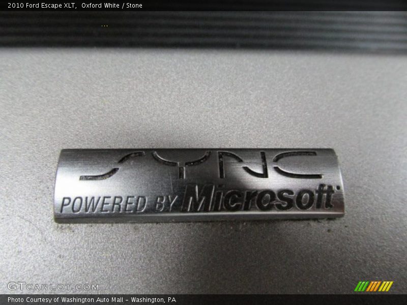 Oxford White / Stone 2010 Ford Escape XLT