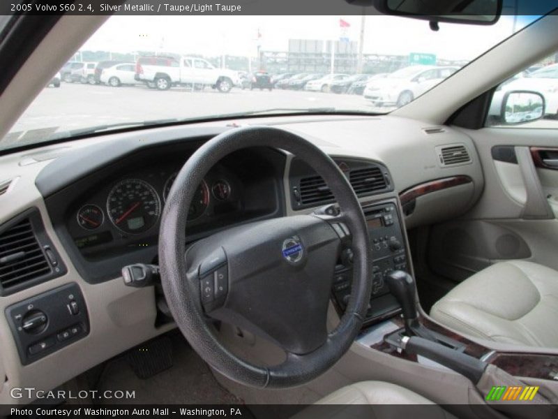 Dashboard of 2005 S60 2.4
