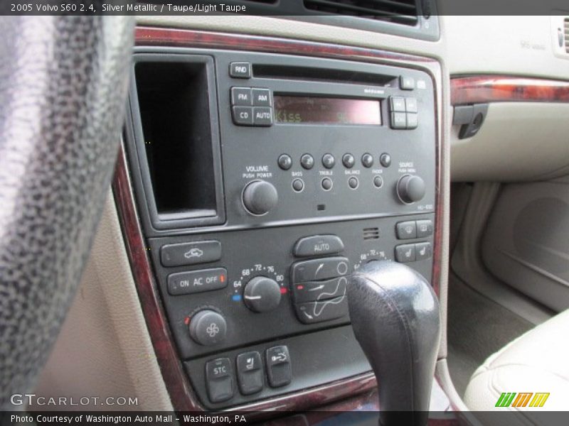 Controls of 2005 S60 2.4