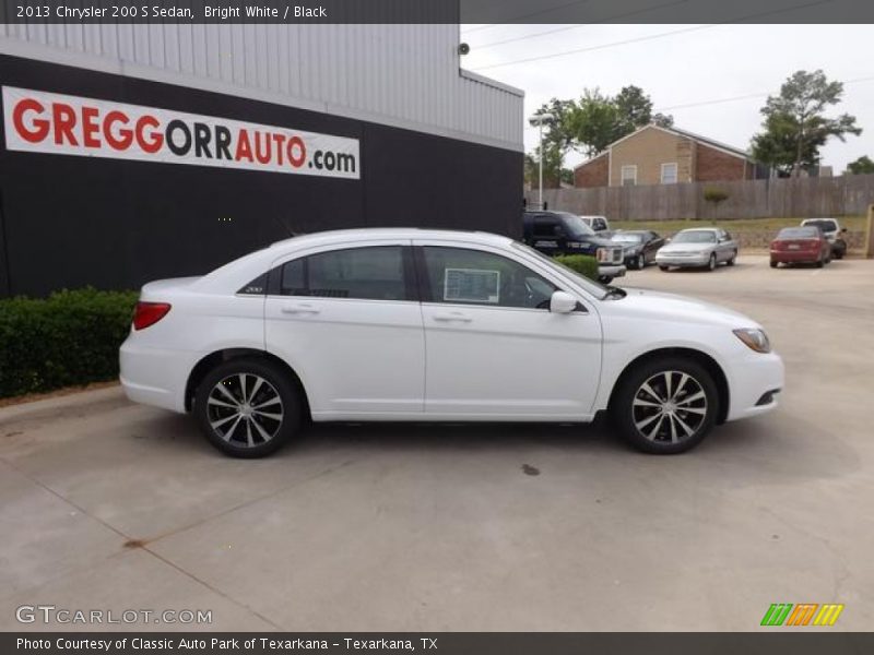 Bright White / Black 2013 Chrysler 200 S Sedan