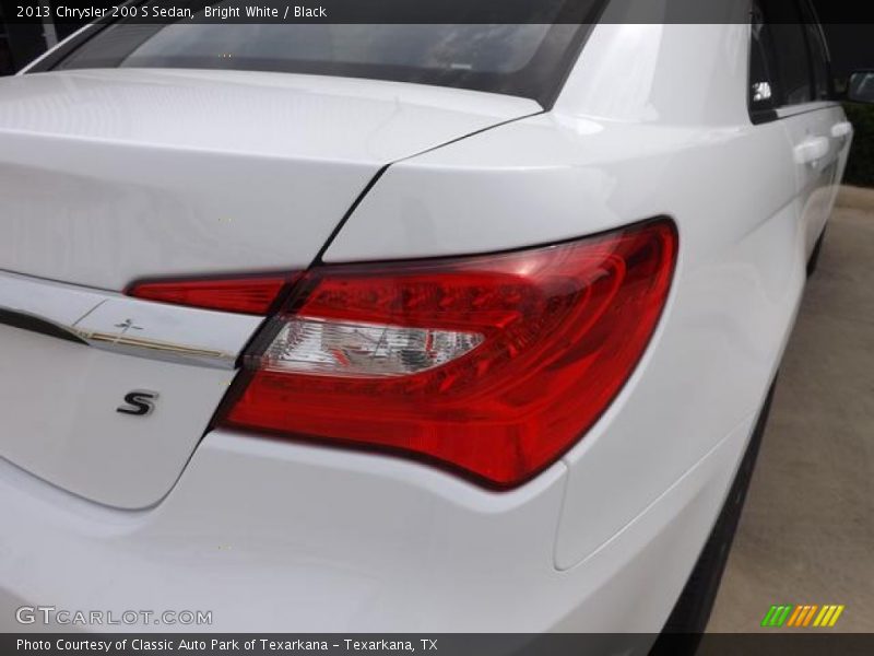 Bright White / Black 2013 Chrysler 200 S Sedan