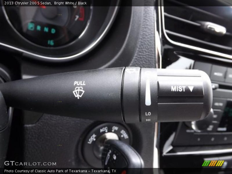 Bright White / Black 2013 Chrysler 200 S Sedan