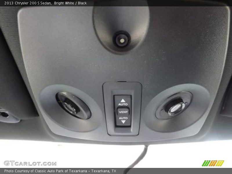 Bright White / Black 2013 Chrysler 200 S Sedan