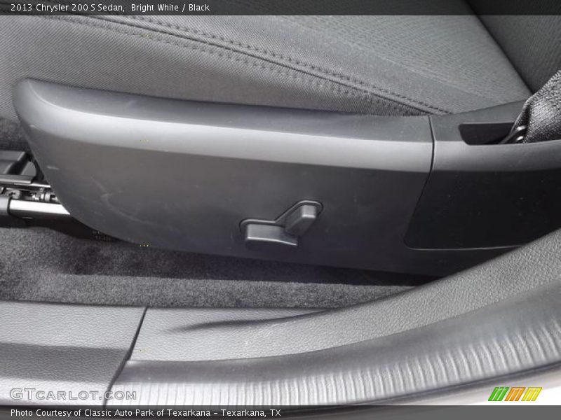 Bright White / Black 2013 Chrysler 200 S Sedan