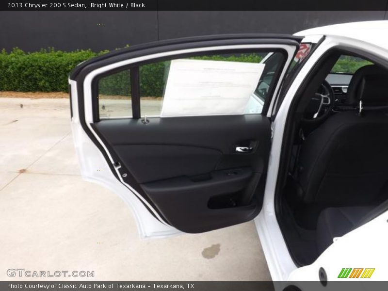 Bright White / Black 2013 Chrysler 200 S Sedan