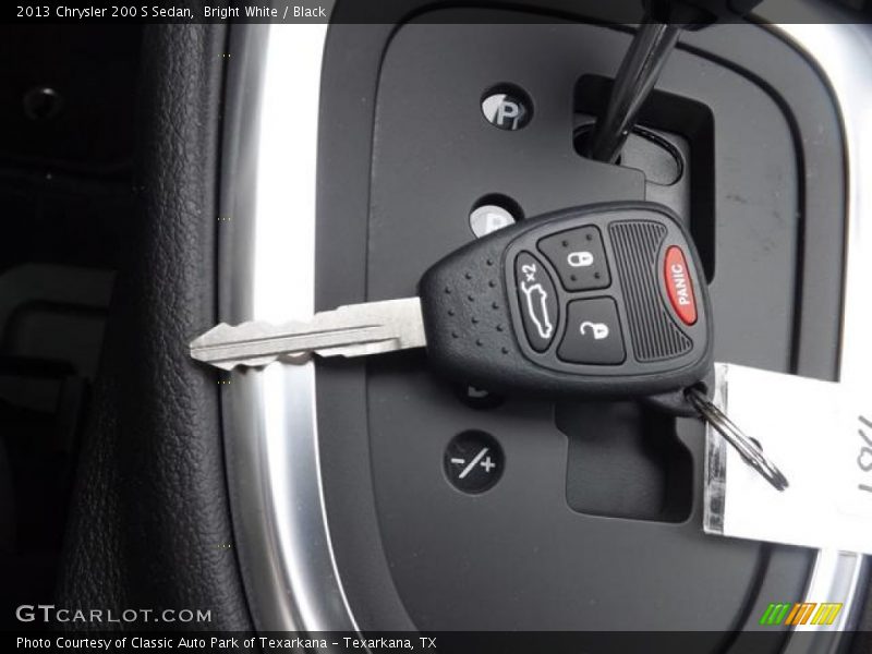 Bright White / Black 2013 Chrysler 200 S Sedan