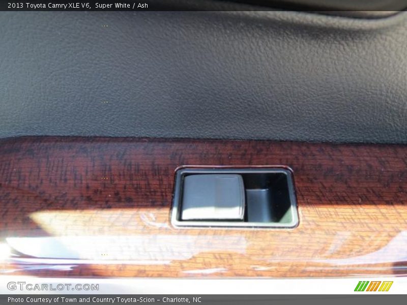 Super White / Ash 2013 Toyota Camry XLE V6