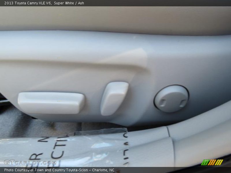 Super White / Ash 2013 Toyota Camry XLE V6