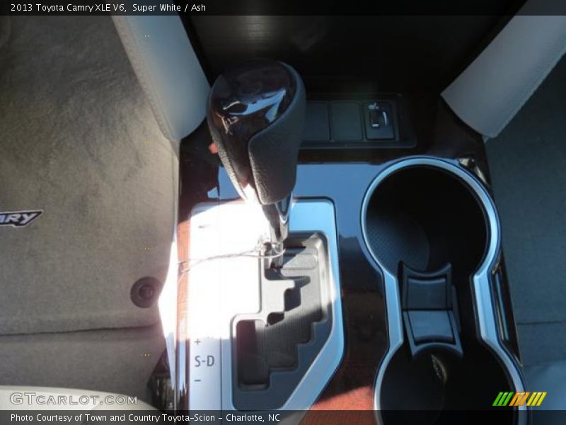 Super White / Ash 2013 Toyota Camry XLE V6