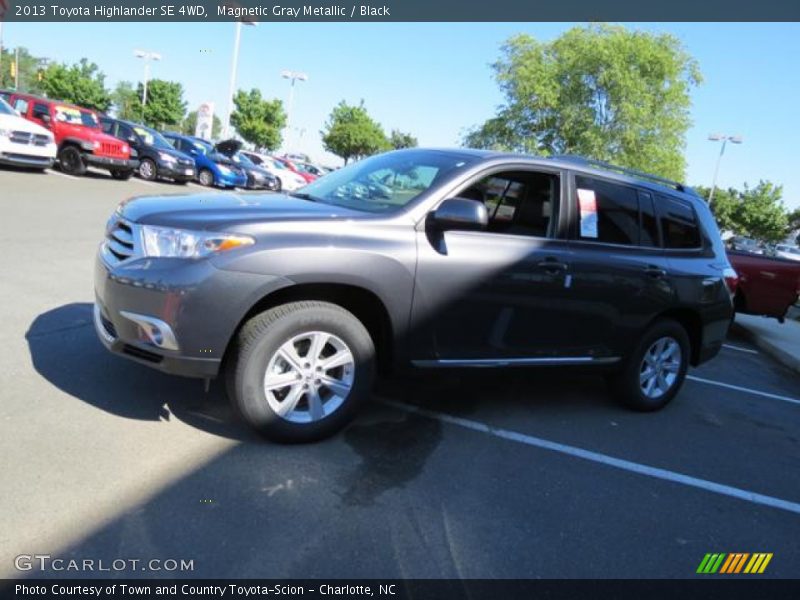 Magnetic Gray Metallic / Black 2013 Toyota Highlander SE 4WD
