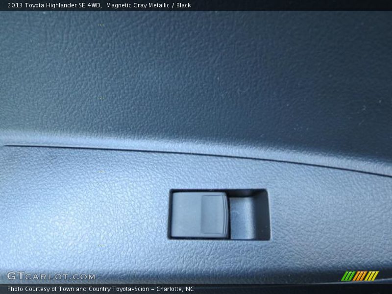 Magnetic Gray Metallic / Black 2013 Toyota Highlander SE 4WD