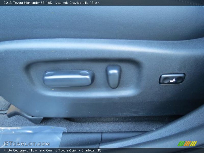 Magnetic Gray Metallic / Black 2013 Toyota Highlander SE 4WD