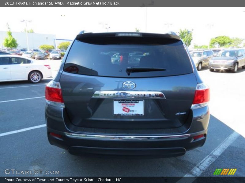 Magnetic Gray Metallic / Black 2013 Toyota Highlander SE 4WD