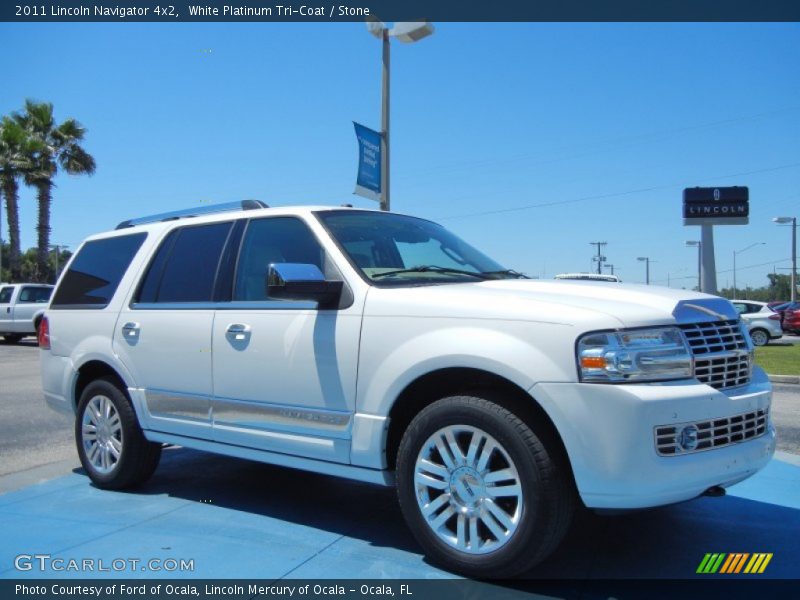 Front 3/4 View of 2011 Navigator 4x2