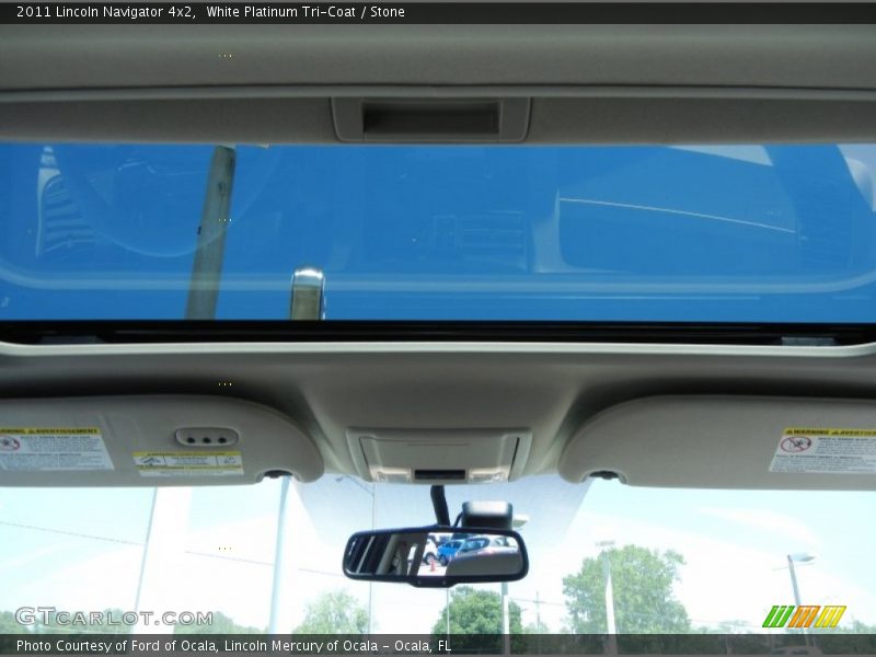 Sunroof of 2011 Navigator 4x2