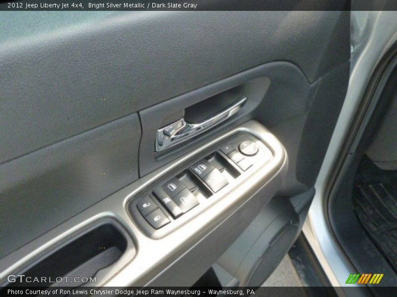 Bright Silver Metallic / Dark Slate Gray 2012 Jeep Liberty Jet 4x4