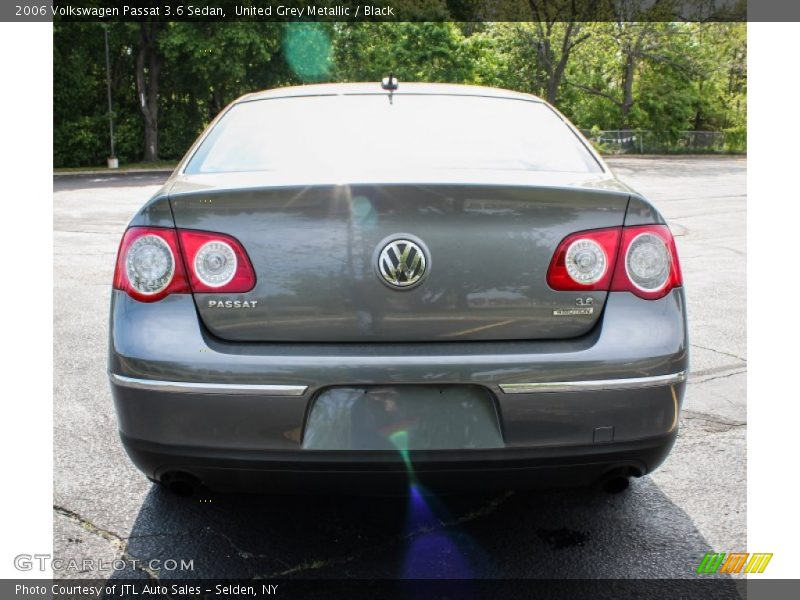 United Grey Metallic / Black 2006 Volkswagen Passat 3.6 Sedan