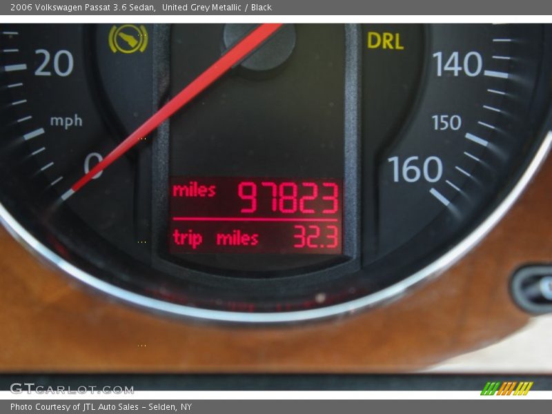 United Grey Metallic / Black 2006 Volkswagen Passat 3.6 Sedan