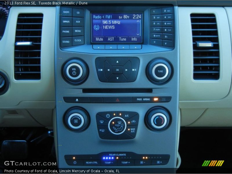 Tuxedo Black Metallic / Dune 2013 Ford Flex SE